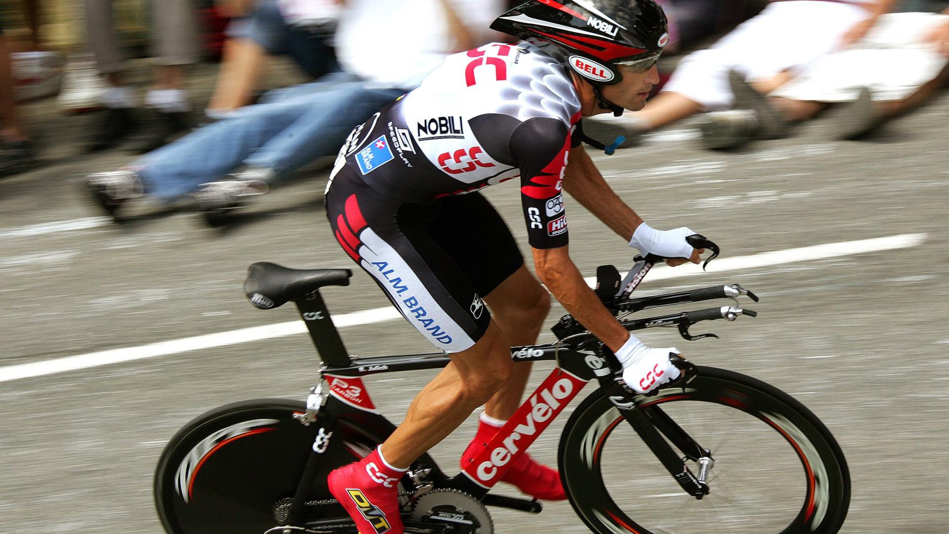 逆境奋战:那些不服输的冠军队伍故事,逆境不败